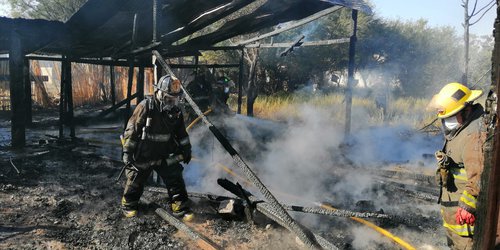 Sujetos incendian casa en fraccionamiento del Sol