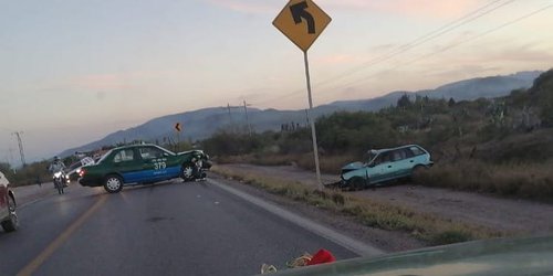 Choque en la carretera Rioverde a San Ciro