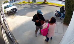 En intento de asalto, mujer les quita la pistola a delincuentes