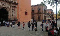 Pese a llamados, feligresía hizo este jueves el tradicional recorrido de los siete altares