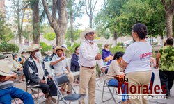 Agua, médico y carretera digna piden en Pastora a candidata Lola Morales