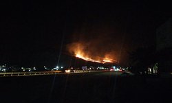 Fuerte incendio en cerro de Santa María del Río