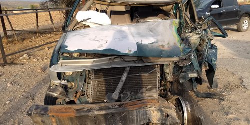 Persona prensada en choque cerca de Santa Catarina