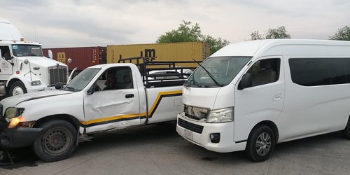 Camioneta llena de policías de Rioverde chocó en carretera 70