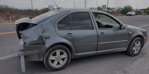Chocan por alcance dos vehículos en colonia La Ilusión
