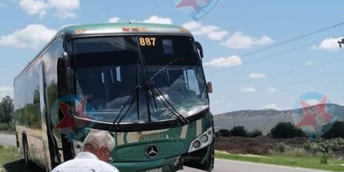 Carambola entre autobús y vehículos en ramal Cárdenas-Rayón