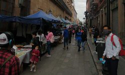 "Estalla" comercio establecido e invade centro histórico de SLP