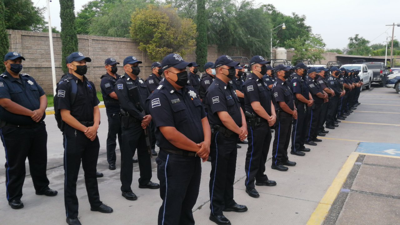 Dotan de nuevos uniformes a elementos de la Policía Municipal - www ...