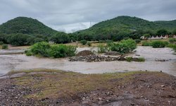 Cierran acceso en cruce de Labor Vieja, por crecida de río