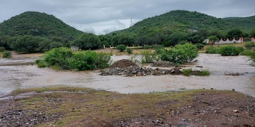 Cierran acceso en cruce de Labor Vieja, por crecida de río