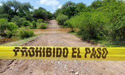 Incrementa nivel de agua en el río y cierran paso en La Reforma y La Taza