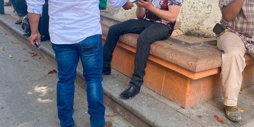 Entregan cubrebocas y condones a jóvenes