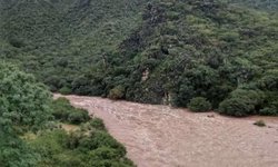 Familias de la sierra incomunicadas por creciente de río de Bagres
