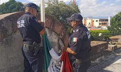 Nueva bandera ondea en la Presidencia Municipal de Rioverde