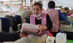Alcalde distribuyó rosca de reyes a locatarios del mercado