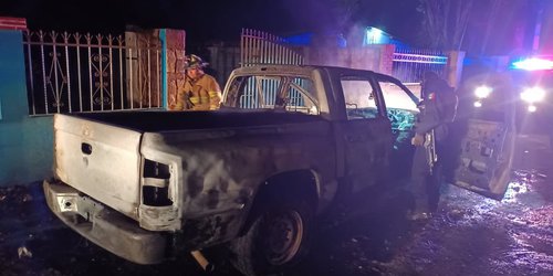 Se incendia vehículo en la colona 20 de noviembre