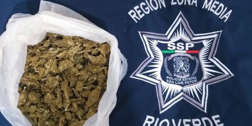 Policía Estatal detiene a dos sujetos con droga en Rioverde