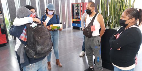 Después de un mes extraviada joven de Querétaro se reúne con su familia