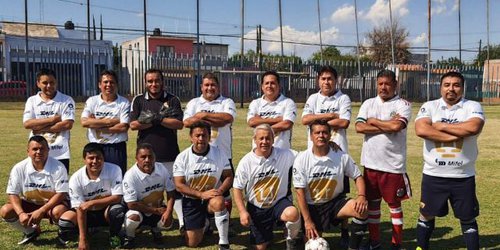 Regidora Zayra Bautista donó uniformes a equipo de fútbol del Hospital