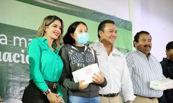 Entregan kits menstruales a 1,400 mujeres adolescentes y adultas del Altiplano