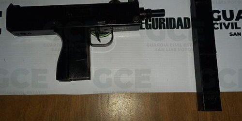 En El Refugio, detienen a agricultor con subfusil en su camioneta
