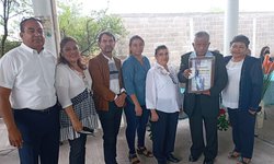 Reconocen 40 años de servicio docente del profesor José Luis Mendoza Barrón