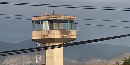 Grupo armado ataca a balazos el penal de La Pila