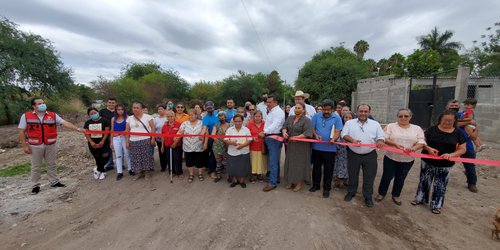 Entregan a familias obra nueva de drenaje en calle Plutarco Elías Calles