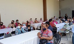 Buscan padrinos para llevar a adultos mayores a conocer el mar