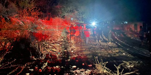 Camioneta se impacta con un árbol en El Sermón, hay tres heridos