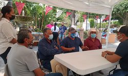 Arnulfo Urbiola apoyará al ejido Progreso con maquinaria para limpiar el Río Choy