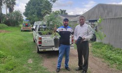 Alcalde Arnulfo Urbiola donó 100 arbolitos al Tecnológico de Rioverde
