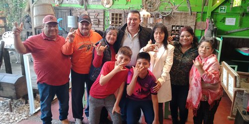 Familias respaldan al Alcalde Urbiola, y le dicen que causa "dolores de cabeza" a opositores