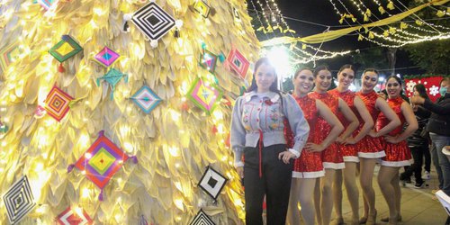 Noche inolvidable en plaza de Rioverde, por encendido de arbolito navideño