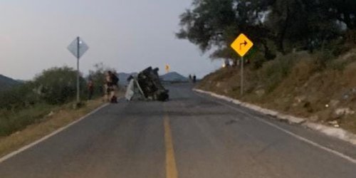 Jovencito muerto en volcadura en Cd. del Maíz