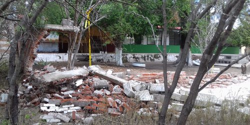 Se derrumba barda de la primaria Forjadora de Buenos Ciudadanos
