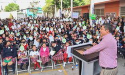 Lleva Ricardo Gallardo justicia social a escuela olvidada