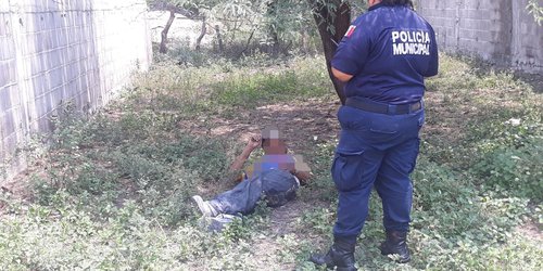 Hombre tirado en baldío causó movilización, solo estaba “trasnochado”