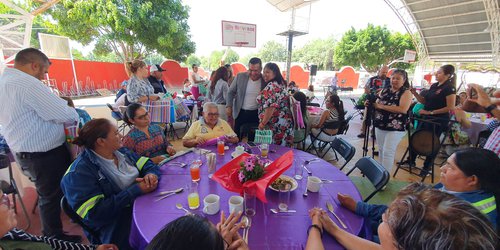 Alcalde celebra a las madres trabajadoras del Ayuntamiento