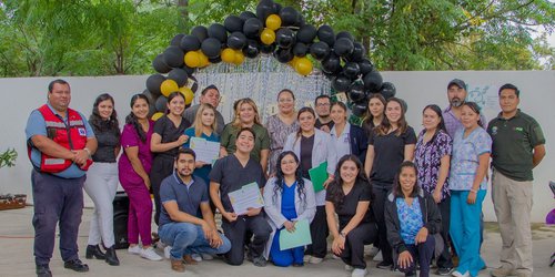 Entregan en CDFDZ reconocimientos a 10 graduados del Servicio Social en el Departamento de Salud Municipal