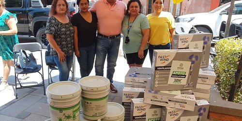 Alcalde entregó mas ventiladores y botes de pintura a escuelas