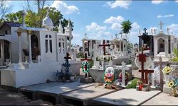 En el panteón entierran a tres personas a la semana: Defunciones en Rioverde, a la baja