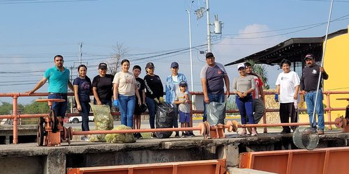 Realizaron jornada de limpieza en el canal de La Media Luna