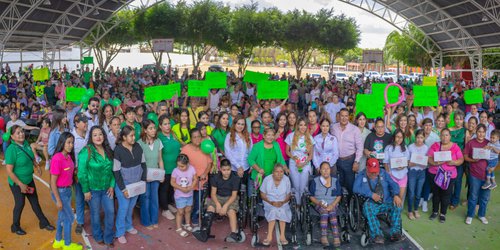 Entrega Ruth González Silva kits menstruales en Ciudad Fernández y Rioverde