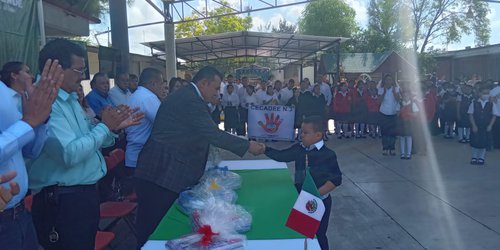 Arnulfo Urbiola dio la bienvenida a estudiantes por el nuevo ciclo escolar 2023-2024 siendo invitado a la Secundaria Técnica No. 74