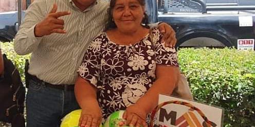 Alcalde Urbiola entrego Balones a jóvenes de El Caracol y La Escondida