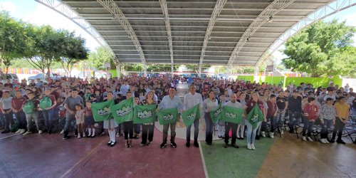 Arnulfo Urbiola asistió como invitado especial al 52 aniversario del Conafe