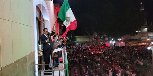 Esplendoroso Grito de Independencia, del alcalde Arnulfo Urbiola ante plaza repleta de familias