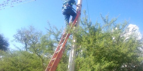 Instalan 20 lámparas LED en Tecomates