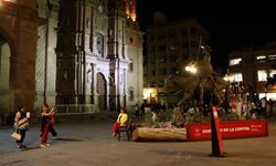 Gran expectación sigue provocando la escultura “Don Quijote y Sancho” en Plaza de Armas